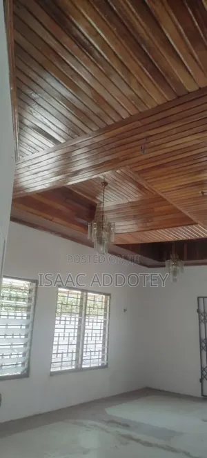 3bdrm House in 3 Bedrm Self, Baatsona Total for rent