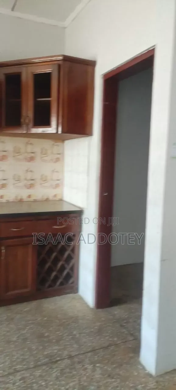 3bdrm House in 3 Bedrm Self, Baatsona Total for rent