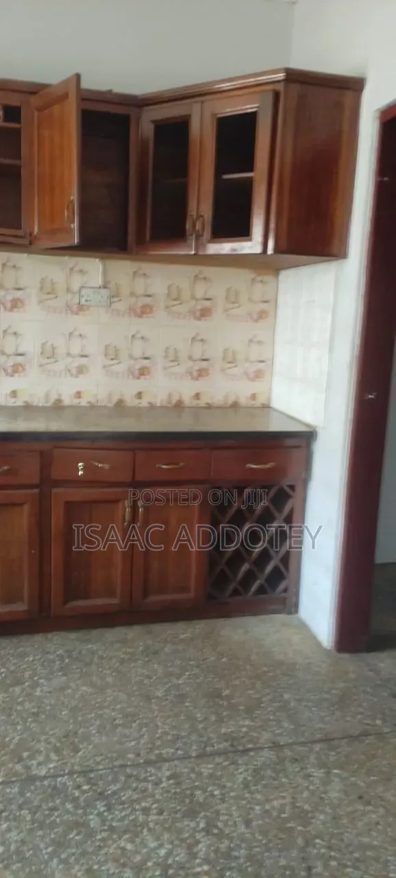 3bdrm House in 3 Bedrm Self, Baatsona Total for rent
