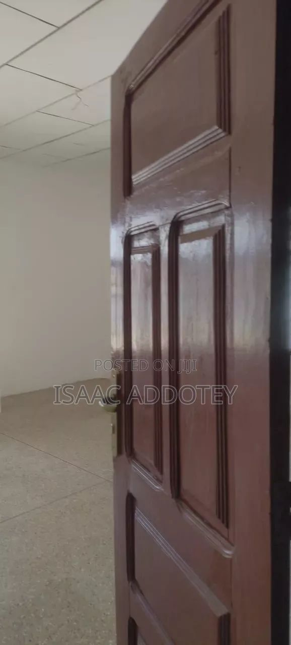 3bdrm House in 3 Bedrm Self, Baatsona Total for rent