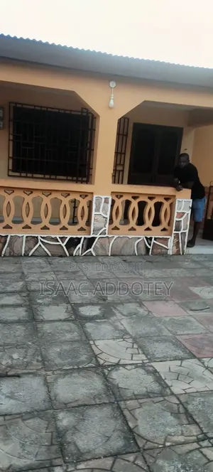 2bdrm Apartment in Sakumono, Baatsona Total for rent