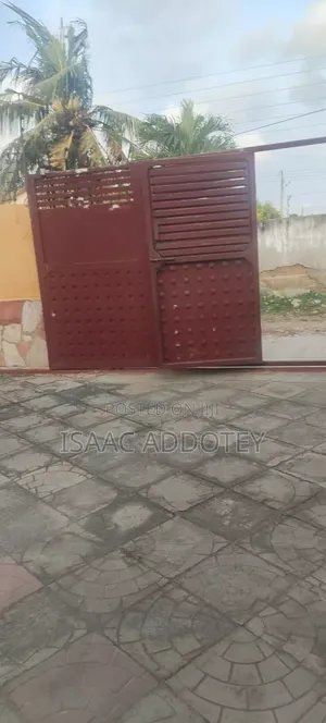 2bdrm Apartment in Sakumono, Baatsona Total for rent