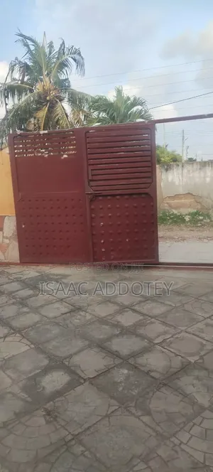 2bdrm Apartment in Sakumono, Baatsona Total for rent