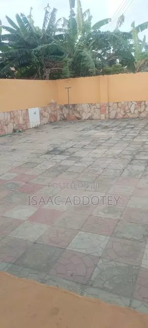 2bdrm Apartment in Sakumono, Baatsona Total for rent