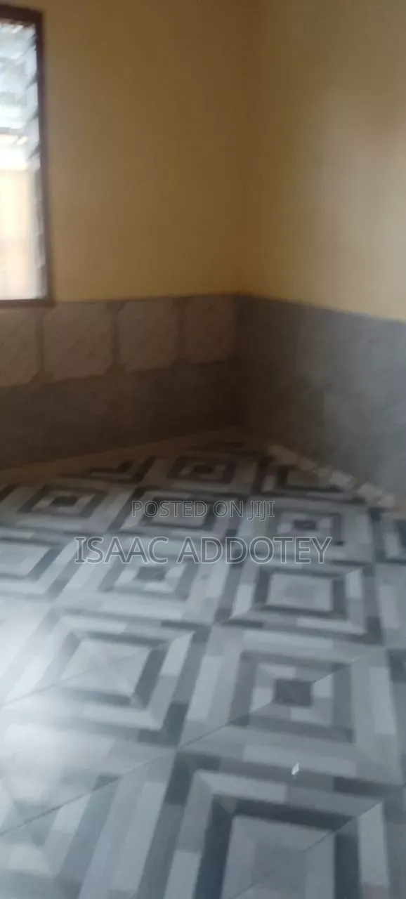 2bdrm Apartment in Sakumono, Baatsona Total for rent