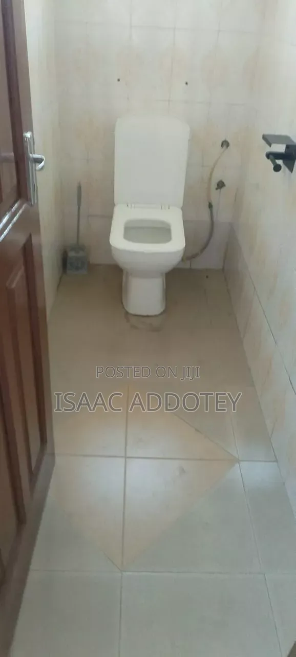 2bdrm Apartment in Sakumono, Baatsona Total for rent