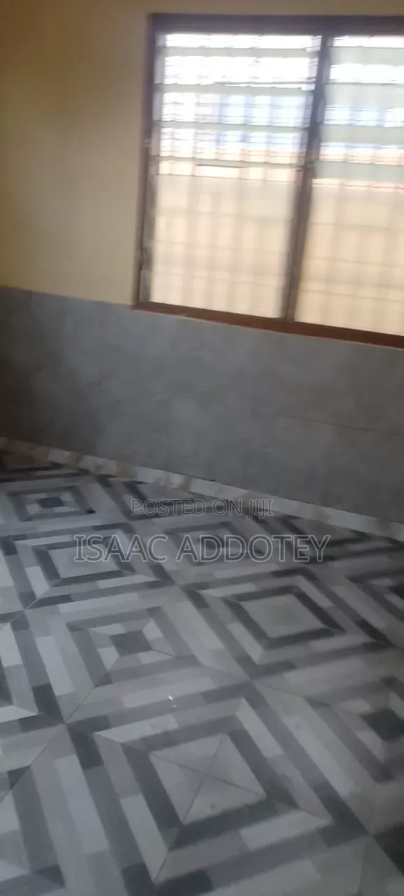 2bdrm Apartment in Sakumono, Baatsona Total for rent
