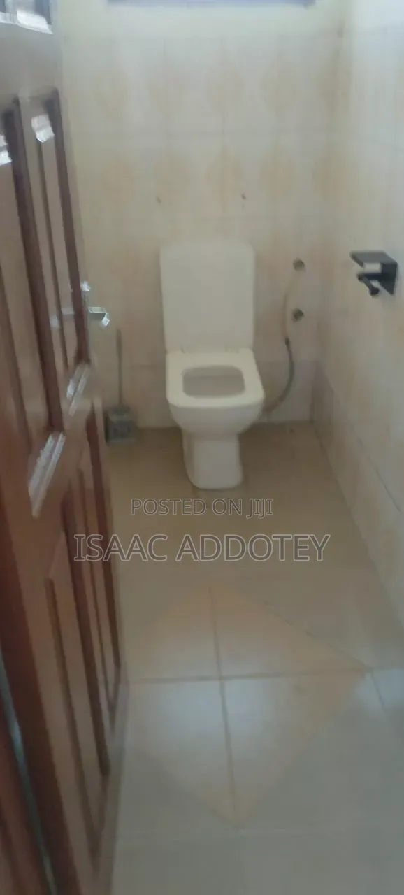 2bdrm Apartment in Sakumono, Baatsona Total for rent