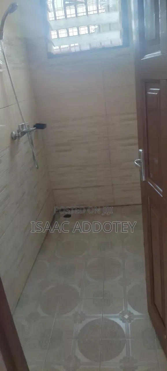 2bdrm Apartment in Sakumono, Baatsona Total for rent