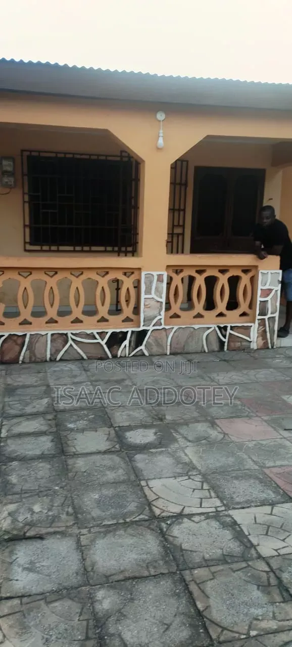 2bdrm Apartment in Sakumono, Baatsona Total for rent