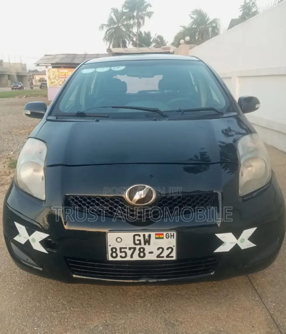 Toyota Vitz 2010 Black