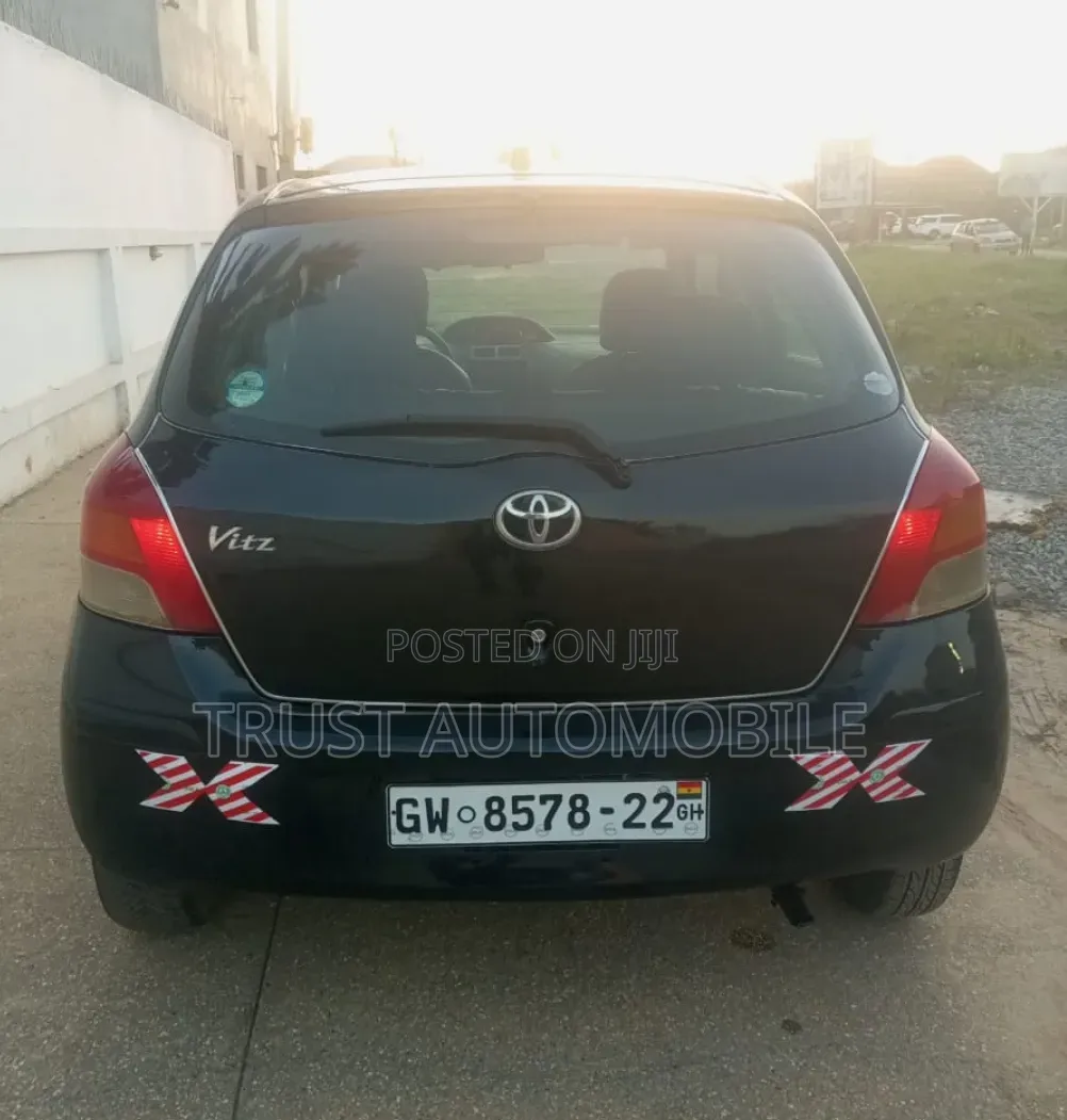 Toyota Vitz 2010 Black
