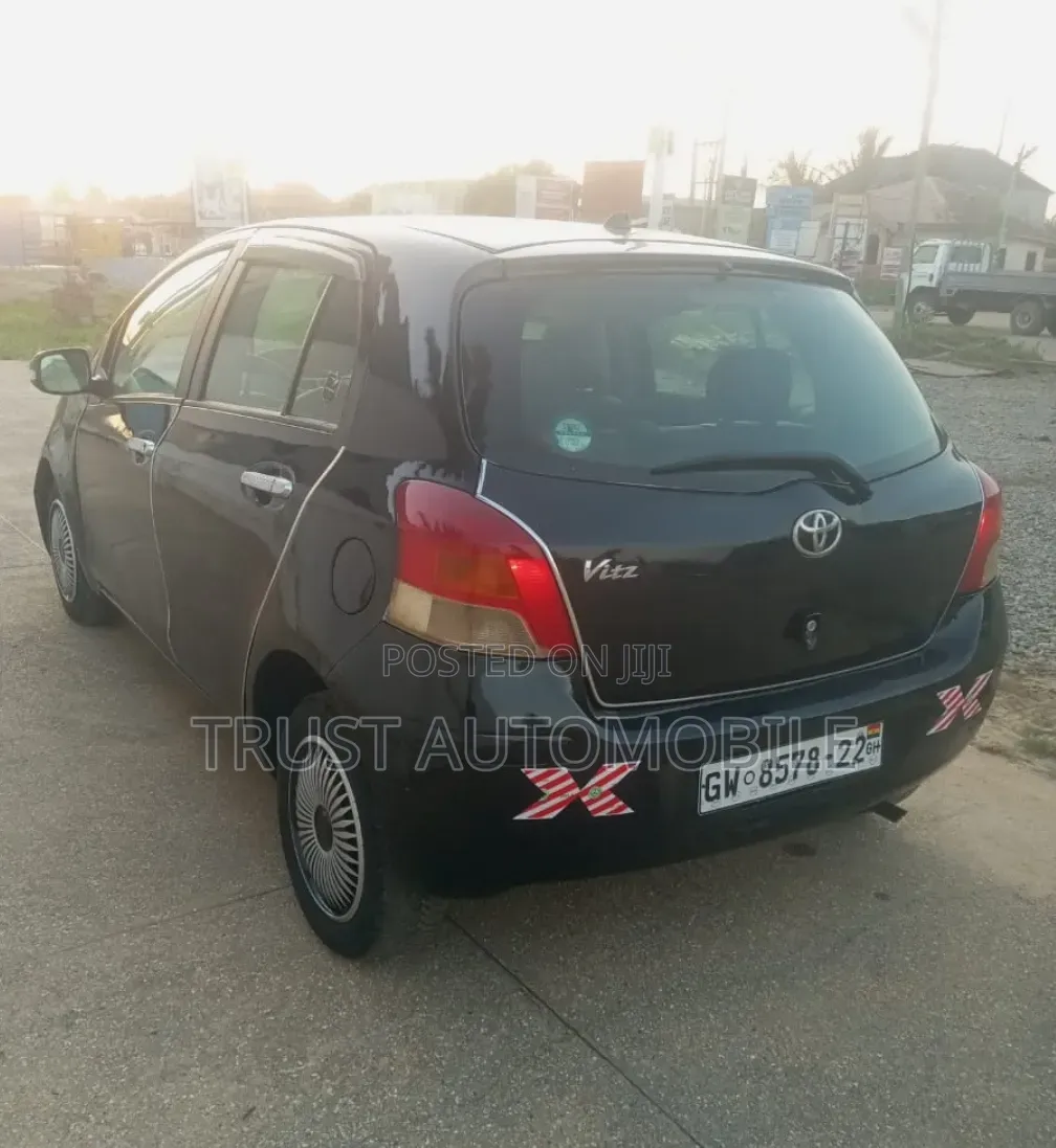 Toyota Vitz 2010 Black