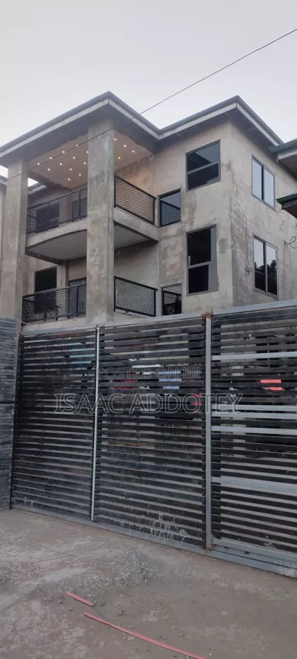 Furnished 3bdrm Apartment in Lashibi Drc, Baatsona Total for rent