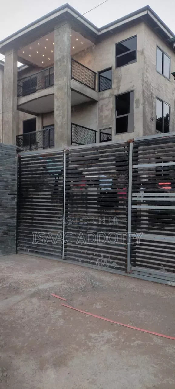 Furnished 3bdrm Apartment in Lashibi Drc, Baatsona Total for rent