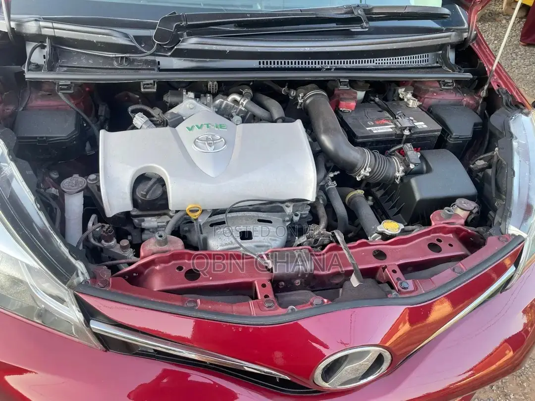 Toyota Vitz 2015 Burgundy