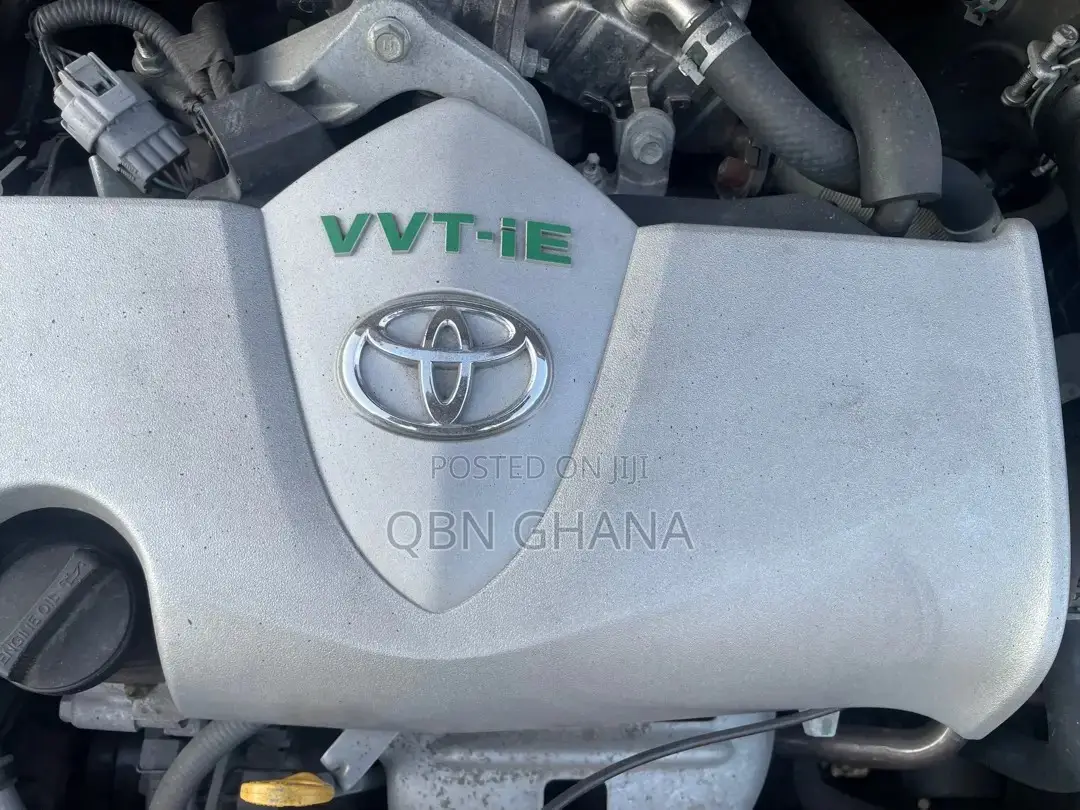 Toyota Vitz 2015 Burgundy