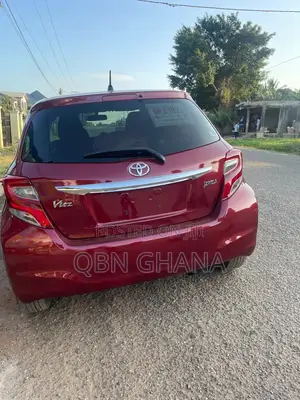 Toyota Vitz 2015 Burgundy