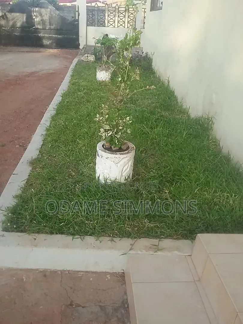 9bdrm Duplex in Shalom Estate, for sale