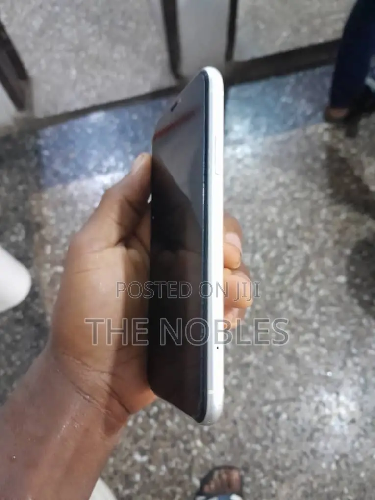 Apple iPhone 11 64 GB White