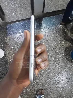 Apple iPhone 11 64 GB White