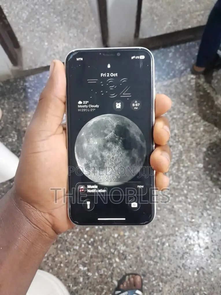 Apple iPhone 11 64 GB White