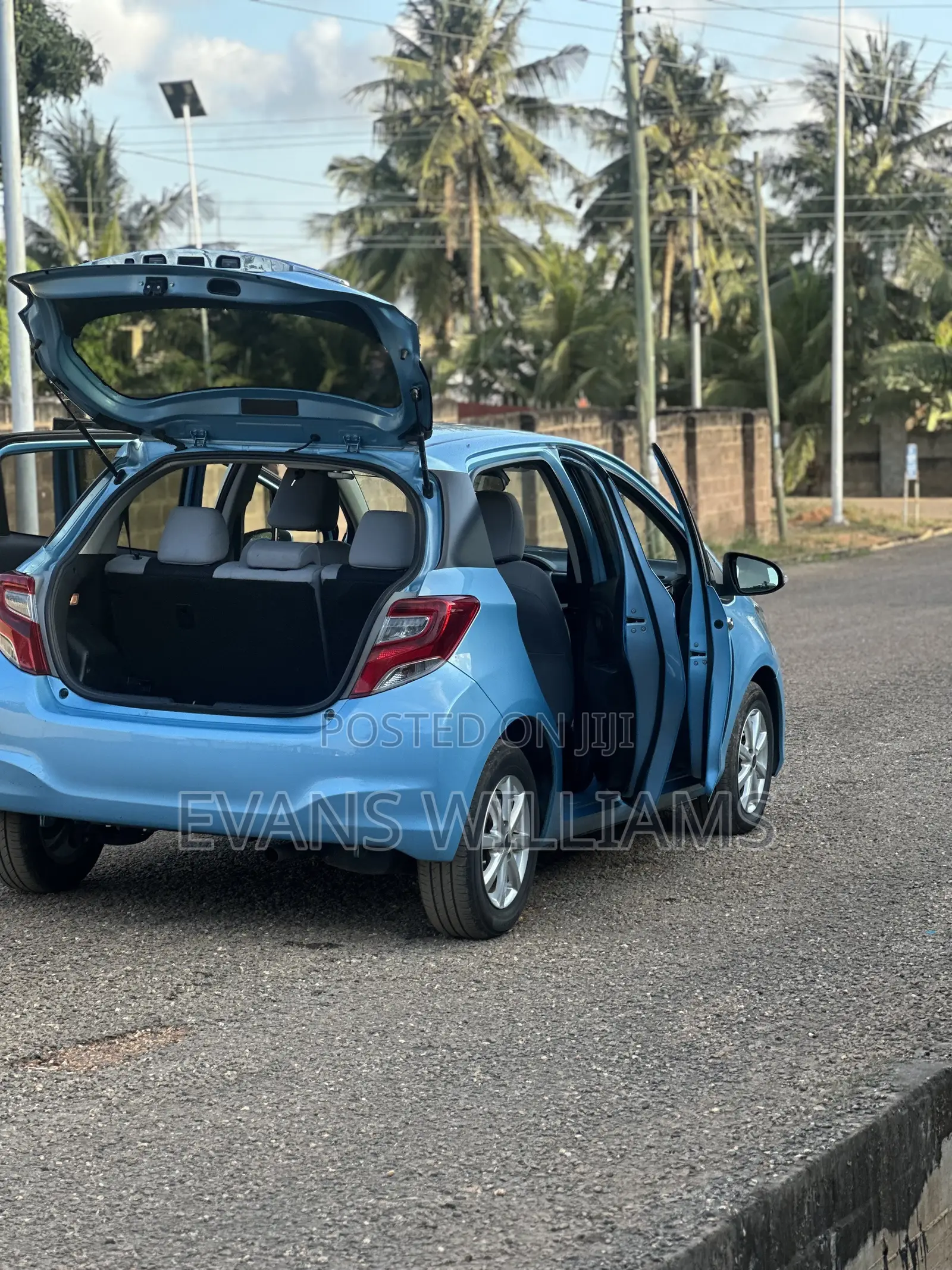 Toyota Vitz 1.3 FWD 5dr 2016 Blue