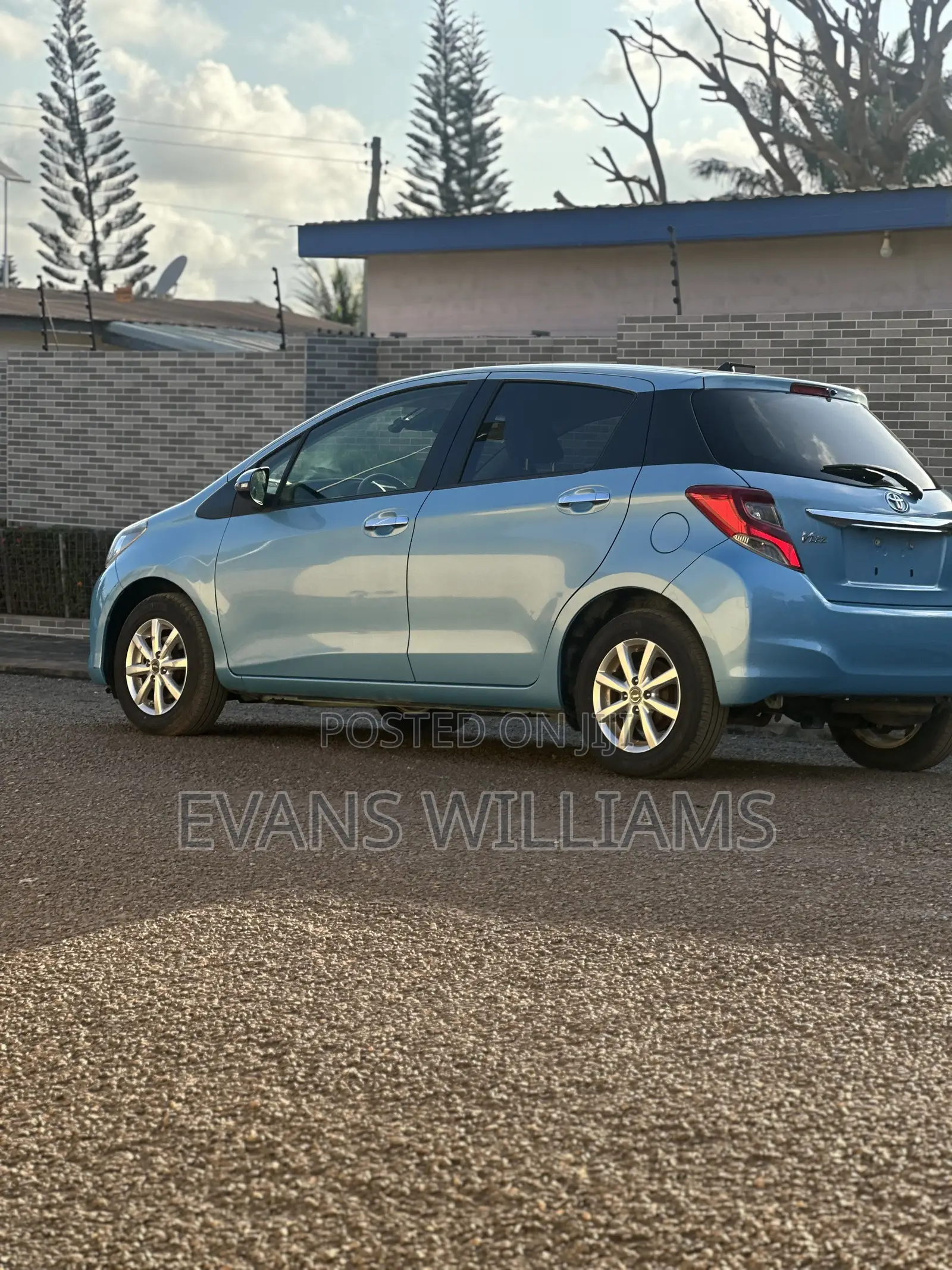 Toyota Vitz 1.3 FWD 5dr 2016 Blue