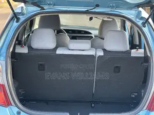 Toyota Vitz 1.3 FWD 5dr 2015 Blue
