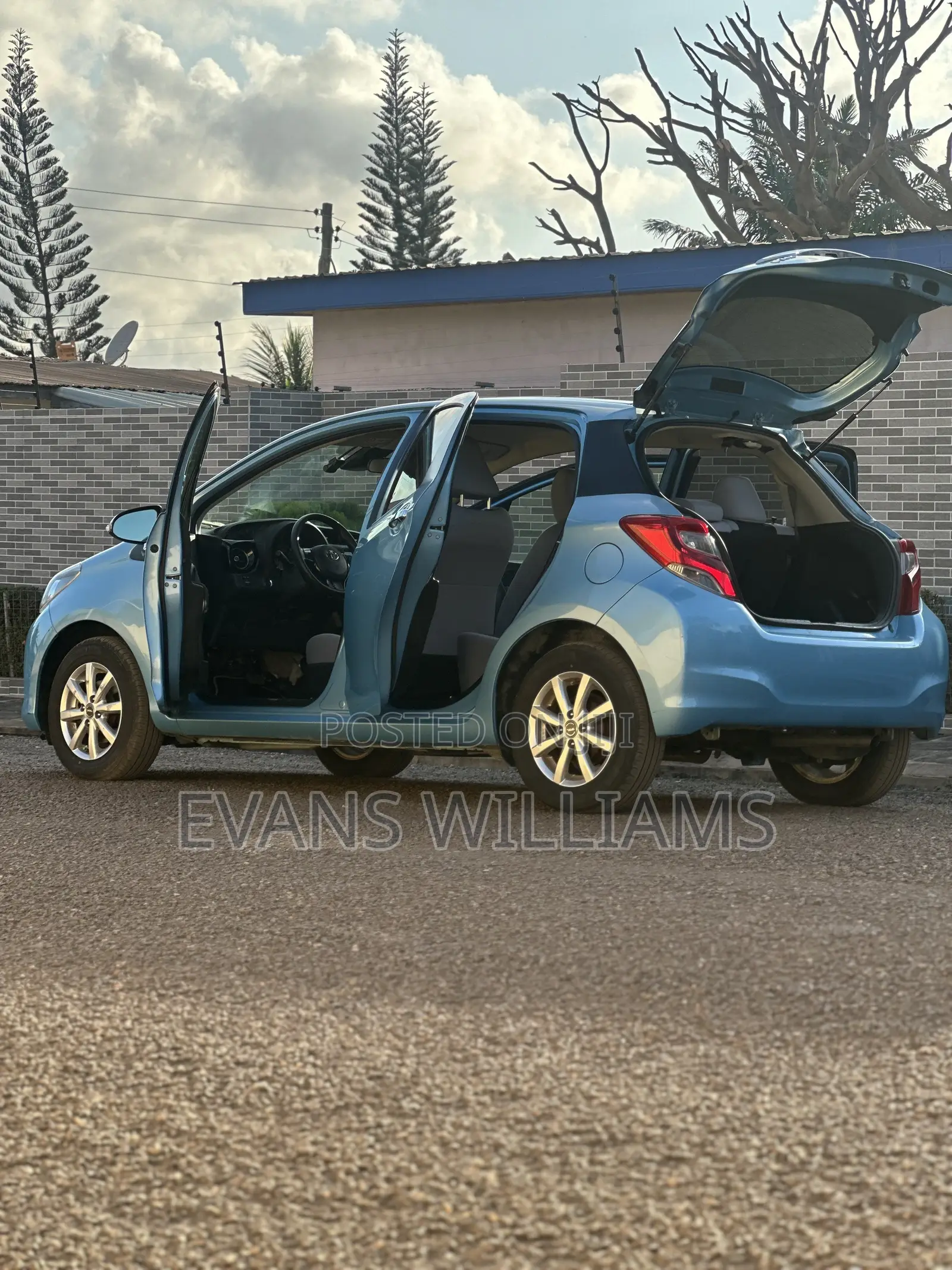 Toyota Vitz 1.3 FWD 5dr 2016 Blue