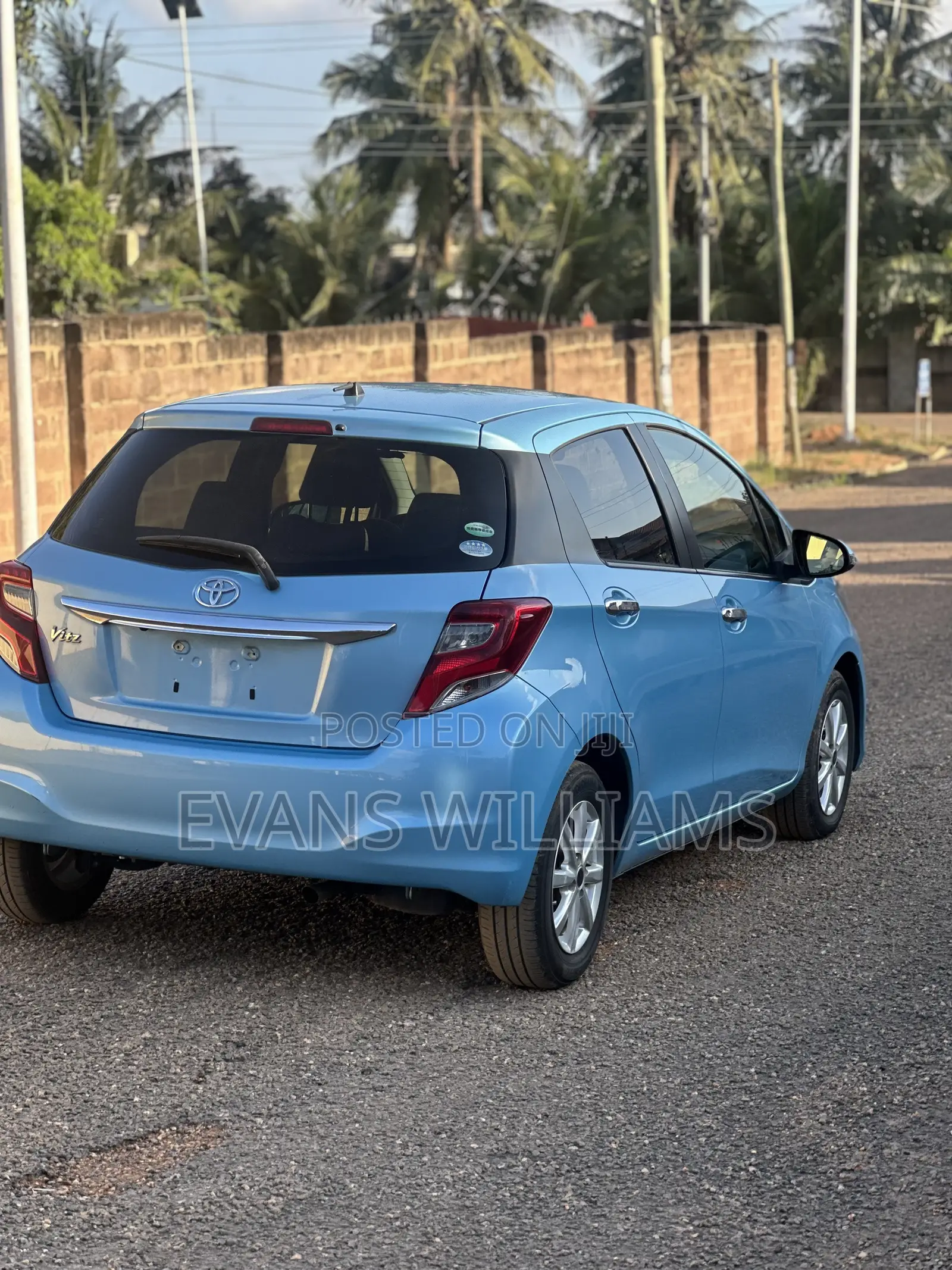 Toyota Vitz 1.3 FWD 5dr 2016 Blue