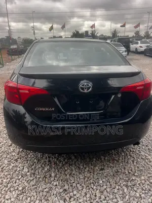 Toyota Corolla LE (1.8L 4cyl 2A) 2018 Black