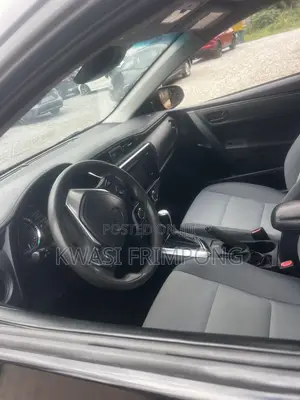 Toyota Corolla LE (1.8L 4cyl 2A) 2018 Black