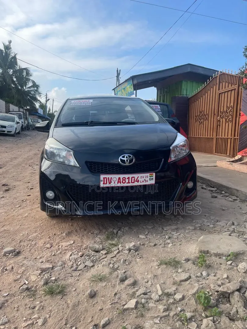 Toyota Yaris 2012 Black