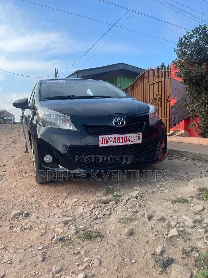 Toyota Yaris 2012 Black