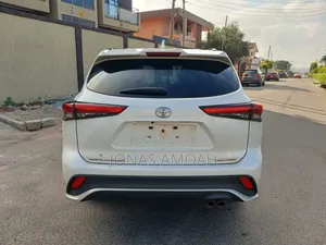 Toyota Highlander XSE 2021 White