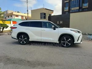 Toyota Highlander XSE 2021 White