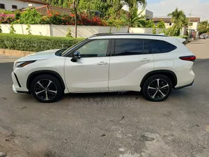 Toyota Highlander XSE 2021 White