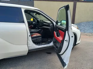 Toyota Highlander XSE 2021 White