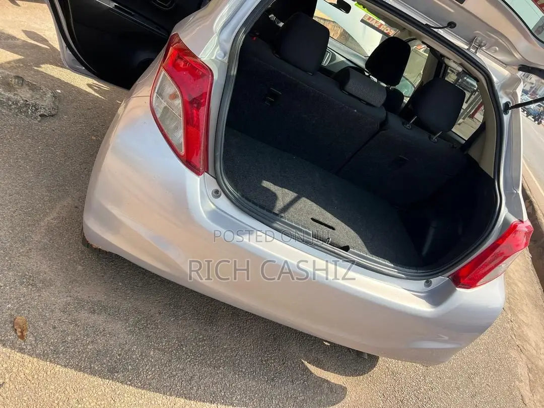 Toyota Vitz 2012 Silver