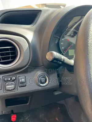 Toyota Vitz 2012 Silver