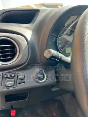 Toyota Vitz 2012 Silver