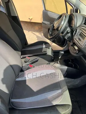 Toyota Vitz 2012 Silver