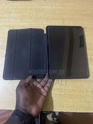 Apple iPad mini 4 128 GB Gray