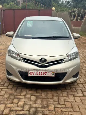 Toyota Vitz 1.3 FWD 5dr 2015 Beige
