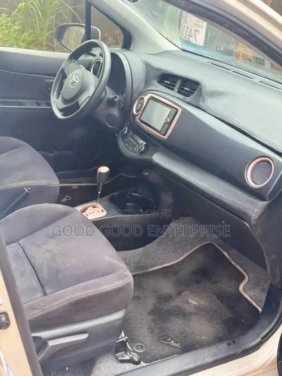 Toyota Vitz 1.3 FWD 5dr 2015 Beige
