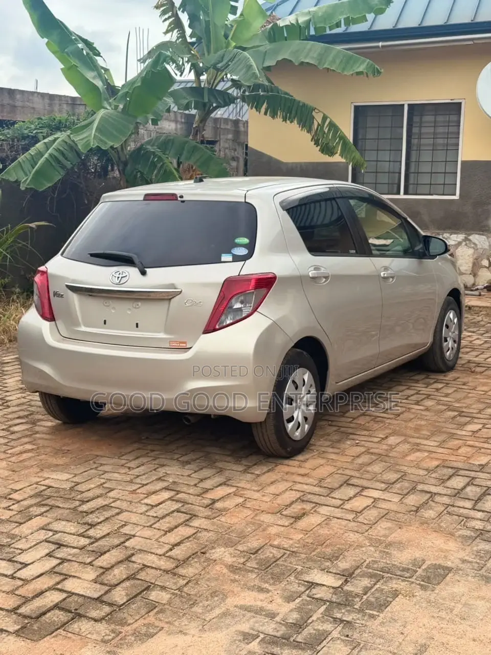 Toyota Vitz 1.3 FWD 5dr 2015 Beige