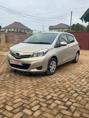 Toyota Vitz 1.3 FWD 5dr 2015 Beige