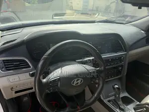 Hyundai Sonata SE 2016 White