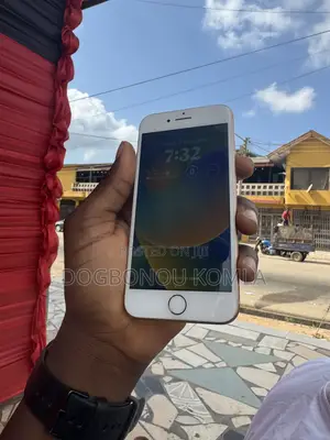 Apple iPhone 8 64 GB White